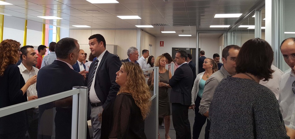 Momento de la inauguración de las nuevas oficinas de Conversia en el Prat 