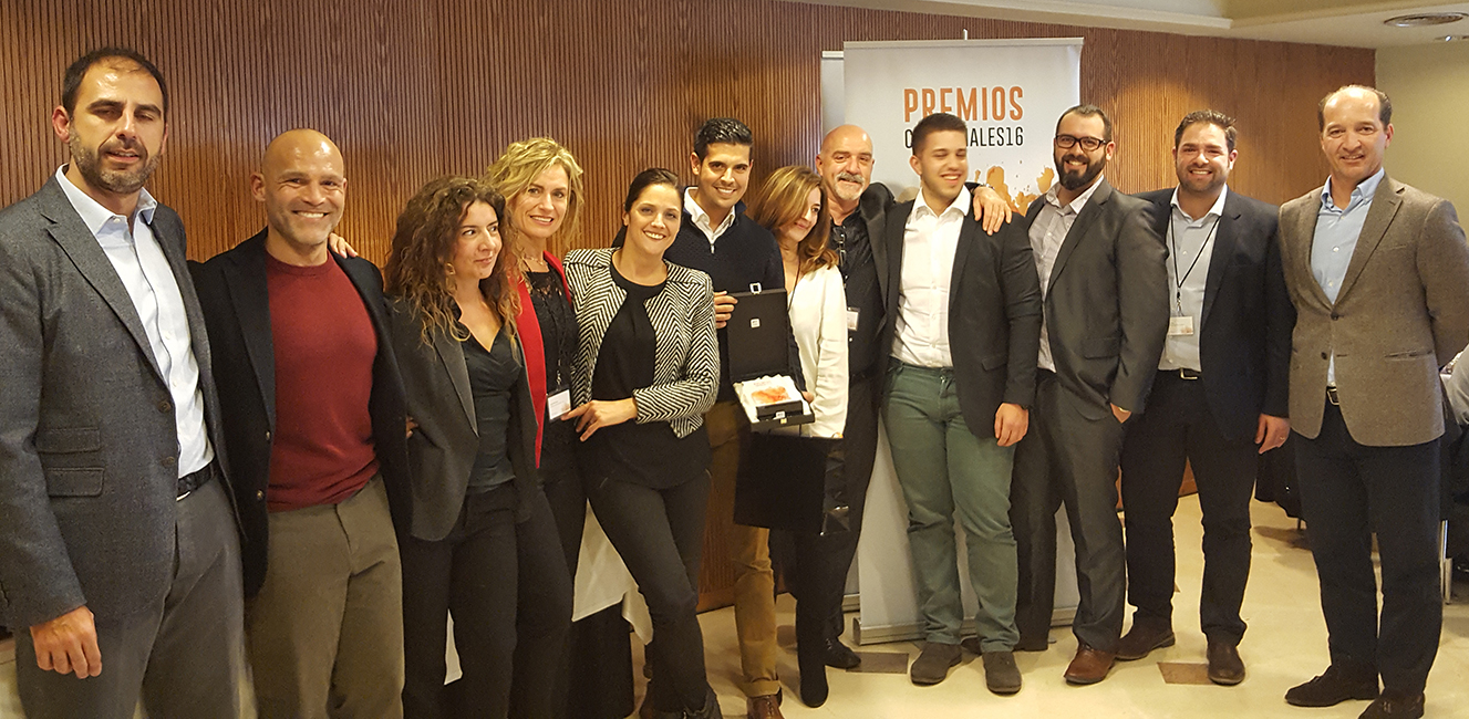 El equipo comercial de la Delegación de Barcelona Norte recogiendo el 2º Premio a Mejor Delegación - Convención Conversia 2017