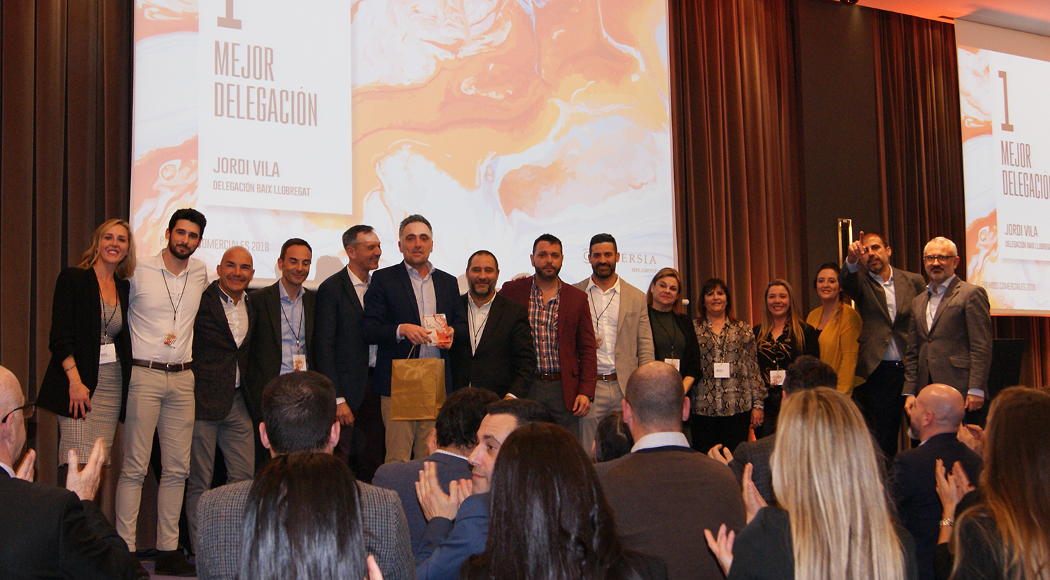 El equipo comercial de la Delegación de Baix Llobregat recogiendo el 1er Premio a Mejor Delegación de Conversia.