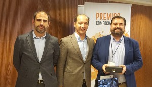 Pau Socias recogiendo el 1r premio de la categoría de Mejor Vendedor - Convención Conversia 2017