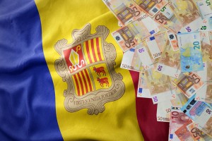 Billetes con la bandera andorrana, país que está luchando contra el blanqueo de capitales