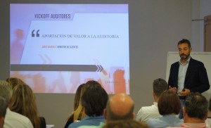 El Director de Clientes de Conversia, Jordi Giménez, durante el desarrollo del Kick Off Auditores de Conversia