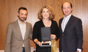Ana Martínez recogiendo el 2º premio de la categoría de Mejor Auditor durante la Convención 2018 de Conversia
