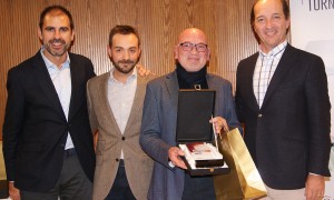 Pedro Pol recibió el premio a Mejor Agente durante la Convención 2018 de Conversia